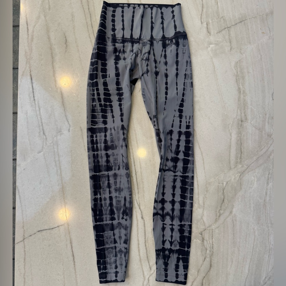 Lululemon Wunder Under 28”